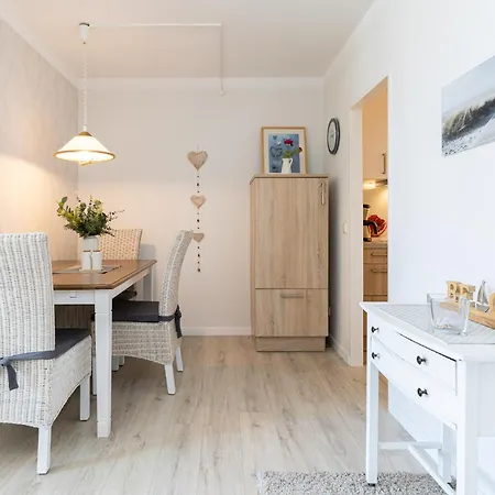 Probsteier Platz Perlentaucher * Laboe